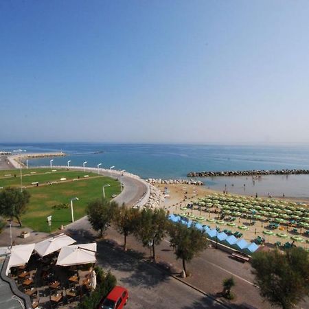 Hotel Bristol Pesaro Exterior foto