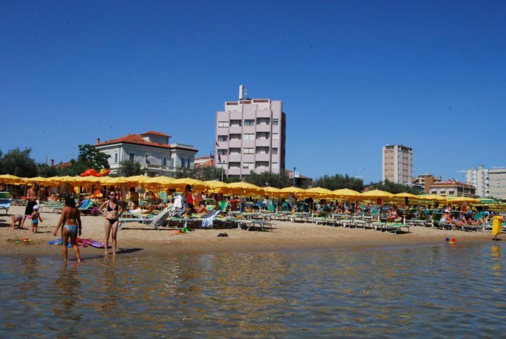 Hotel Bristol Pesaro Exterior foto